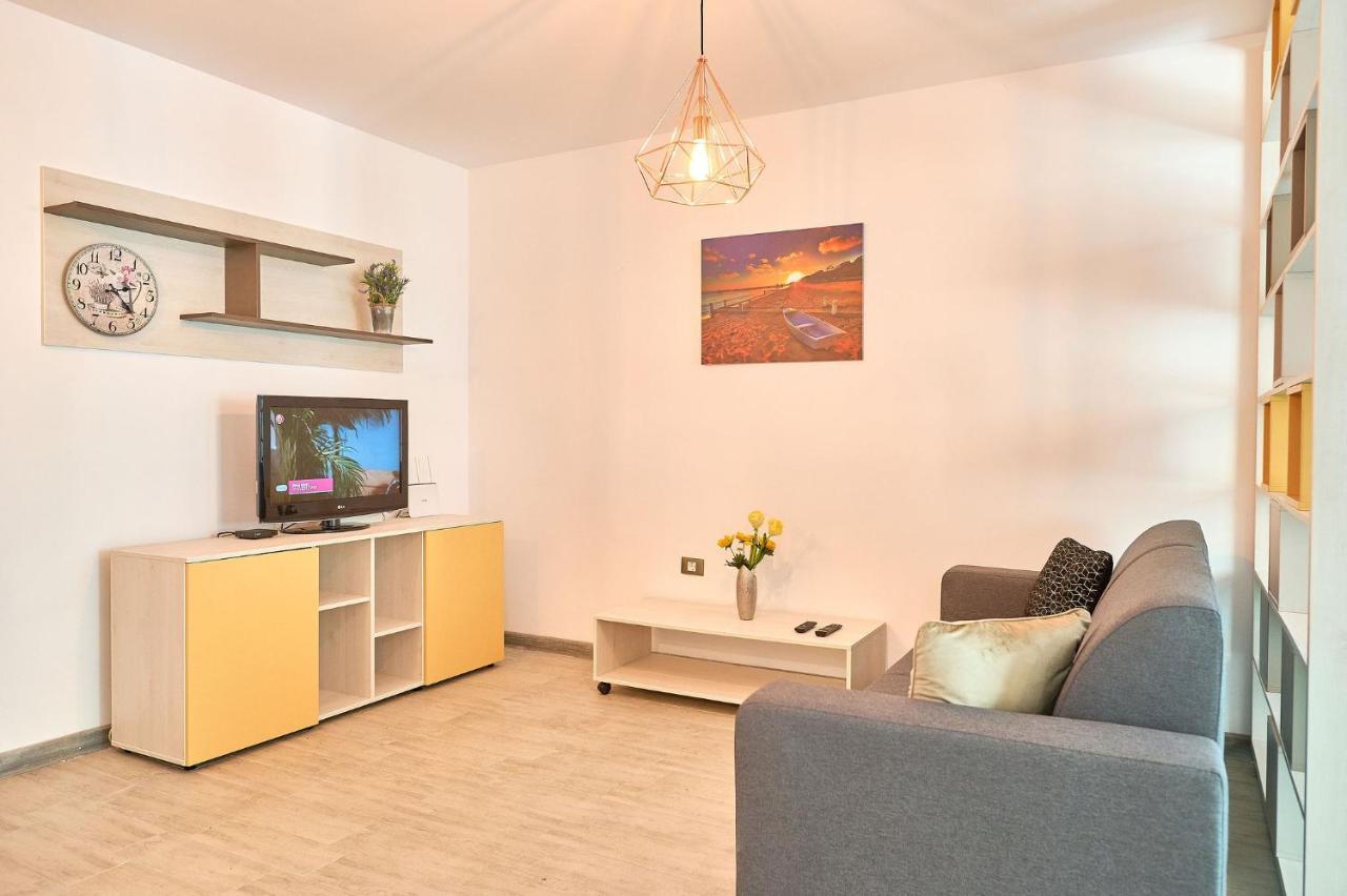 Orange Summer Apartment Spa Pools Beach Resort Mamaia Exterior foto