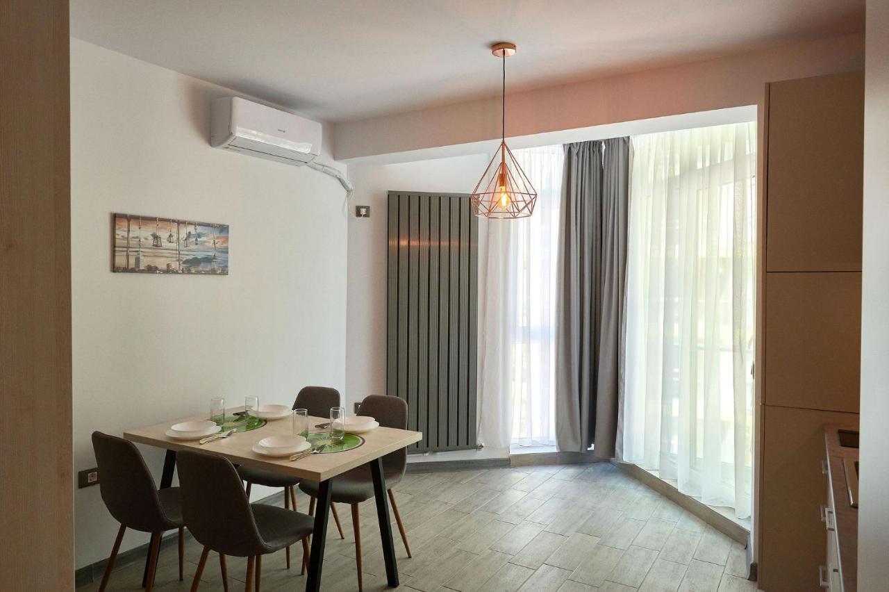 Orange Summer Apartment Spa Pools Beach Resort Mamaia Exterior foto